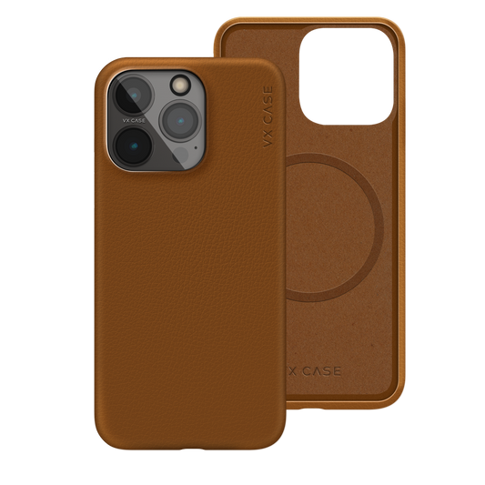 iPhone com capa VX Case de couro compatível com MagSafe, acabamento marrom premium.