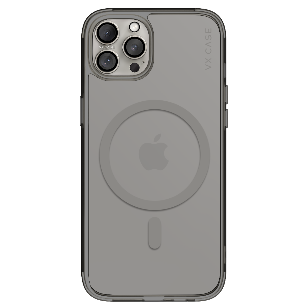 iPhone 15 Pro com capa VX Case compatível com MagSafe, anel magnético integrado e acabamento fumê translúcido escuro.