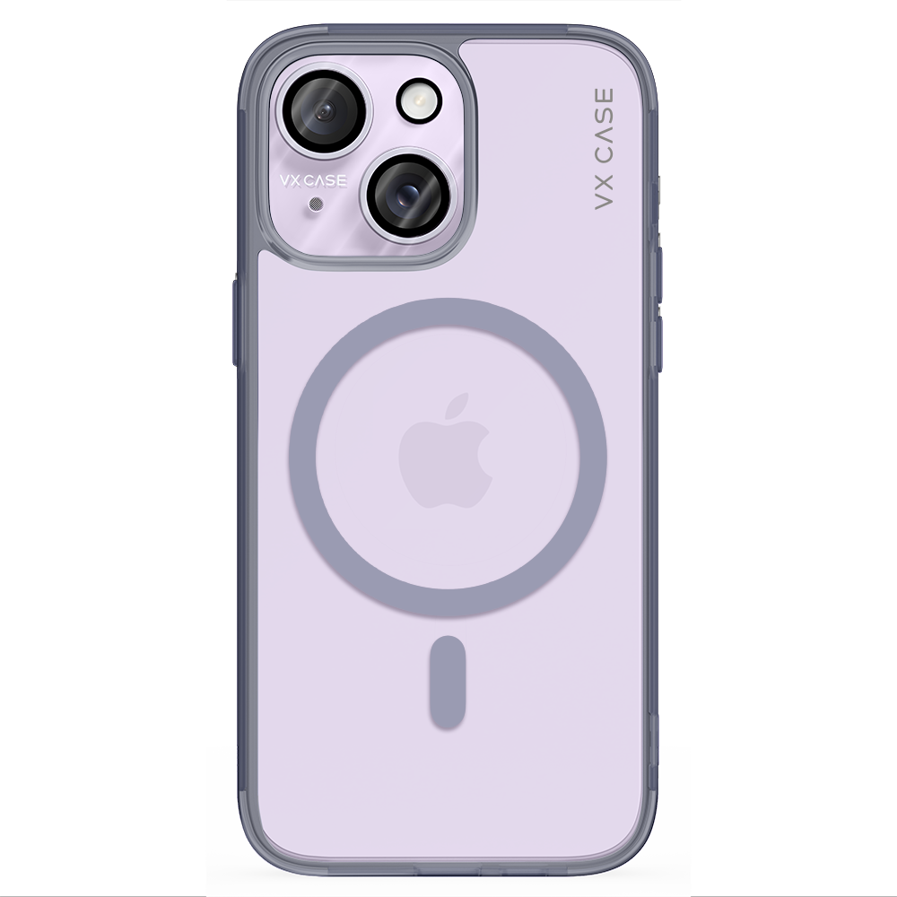 iPhone 15 com capa VX Case compatível com MagSafe, anel magnético integrado e acabamento lilás translúcido.