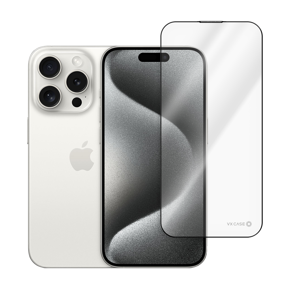 iPhone 15 Pro com película de vidro transparente, proteção de tela contra riscos, exibido com aplicação parcial.